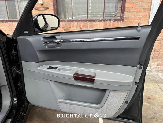 Chrysler 300C HEMI 5.7 V8 340PK 2005