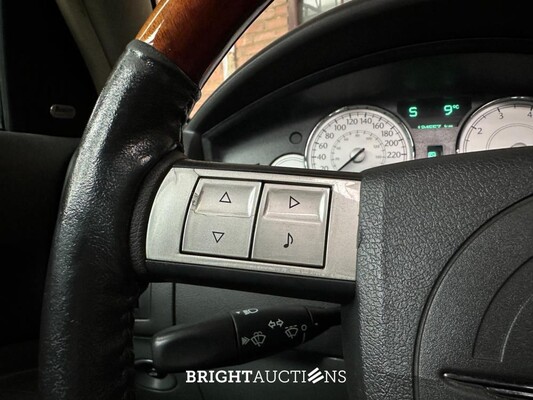 Chrysler 300C HEMI 5.7 V8 340PK 2005