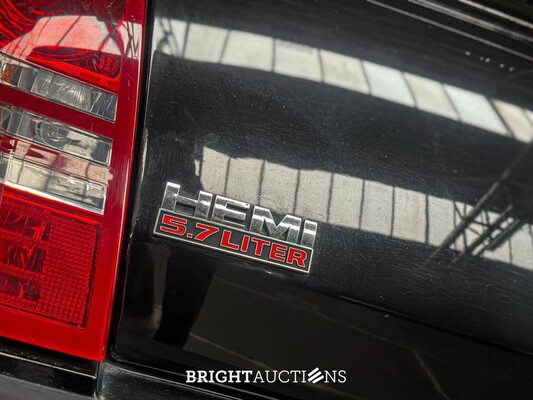 Chrysler 300C HEMI 5.7 V8 340PK 2005