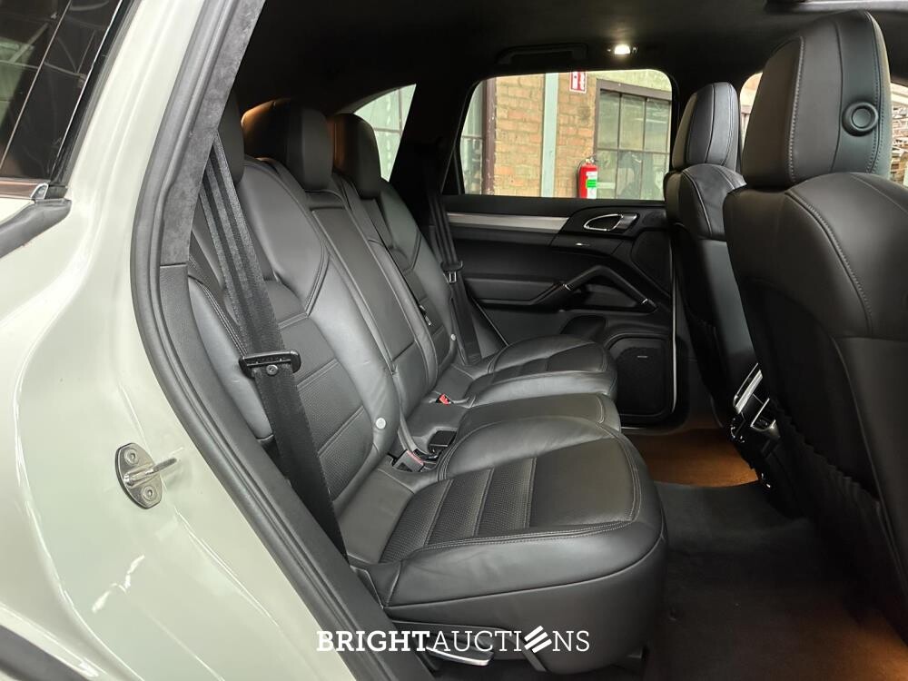 Porsche Cayenne Turbo 4.8 V8 500PK 2012