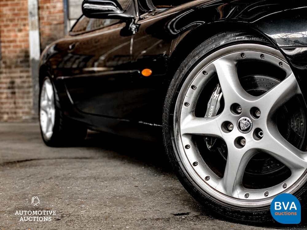 Jaguar XKR 4.0 Coupé 363pk 2001, 48-HNP-2