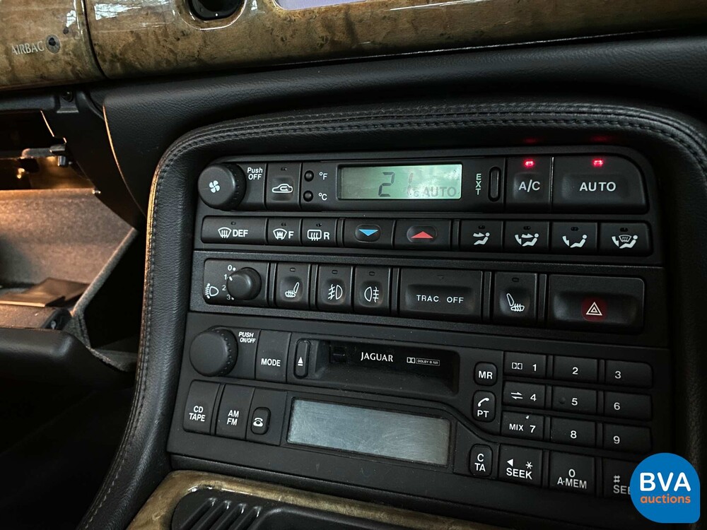 Jaguar XKR 4.0 Coupé 363pk 2001, 48-HNP-2