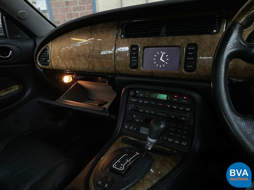 Jaguar XKR 4.0 Coupé 363pk 2001, 48-HNP-2