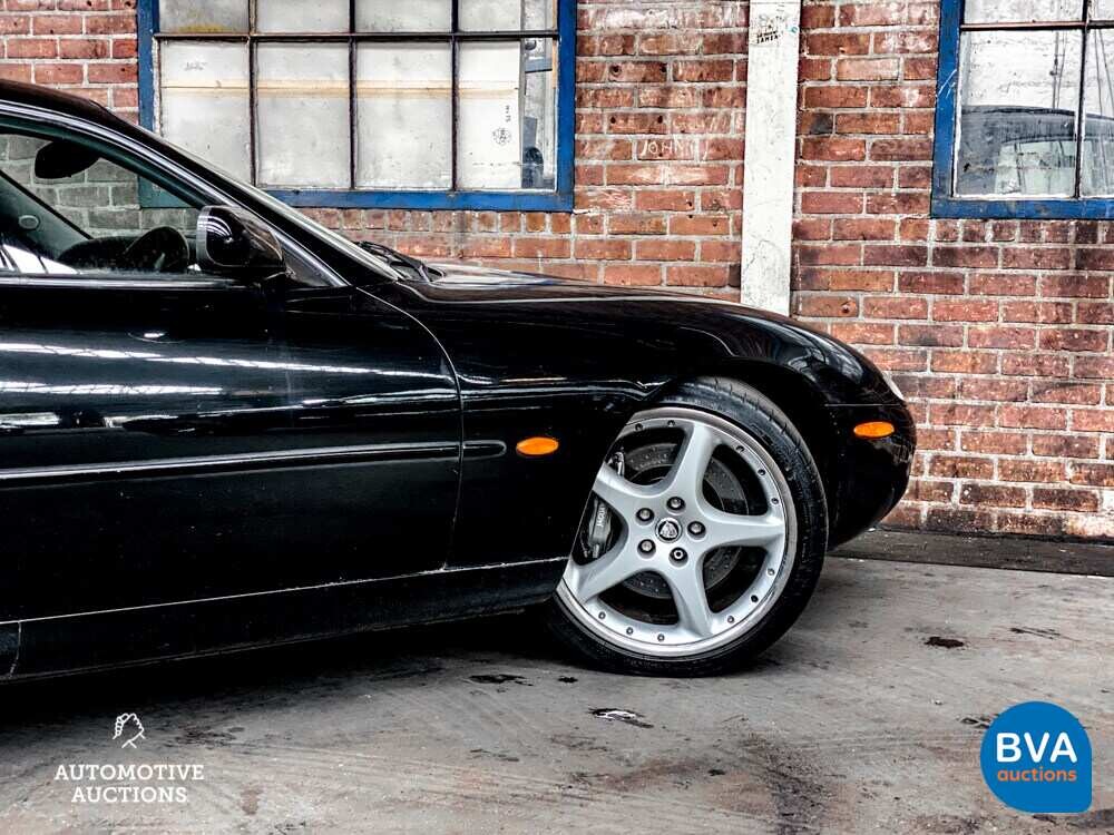 Jaguar XKR 4.0 Coupé 363pk 2001, 48-HNP-2