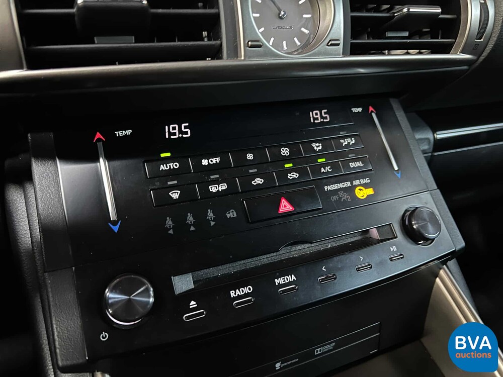 Lexus IS 300h Business Line Pro 181hp 2014, GJ-921-D.