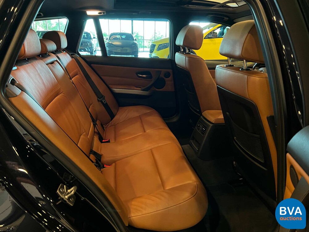 BMW 335i Luxury Line 3-serie Touring 306pk 2012 -Org. NL-, 39-SZF-2