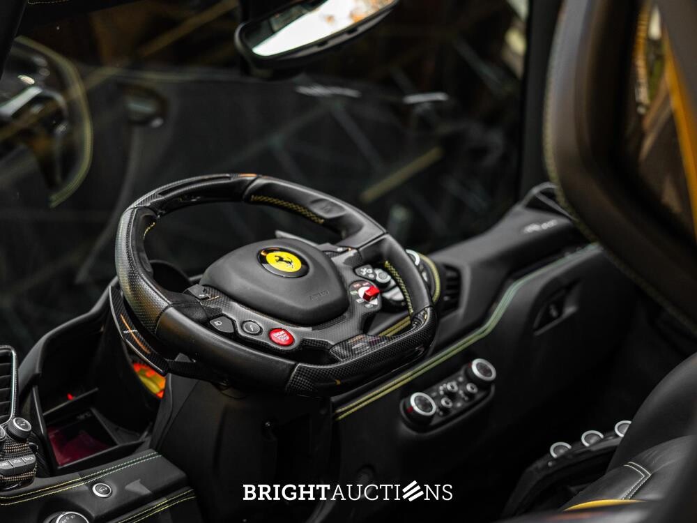 Ferrari 488 Spider HUGE 3.9 V8 - Full Carbon - 670hp - Dealer warranty until 05/2027