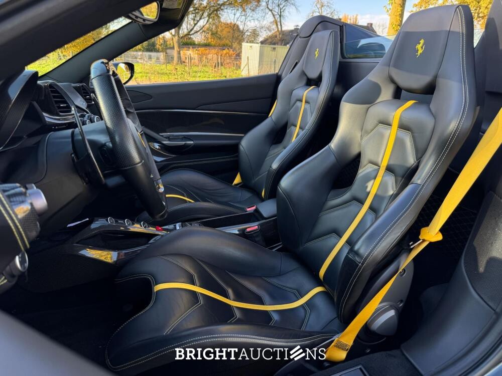 Ferrari 488 Spider HUGE 3.9 V8 - Full Carbon - 670hp - Dealer warranty until 05/2027
