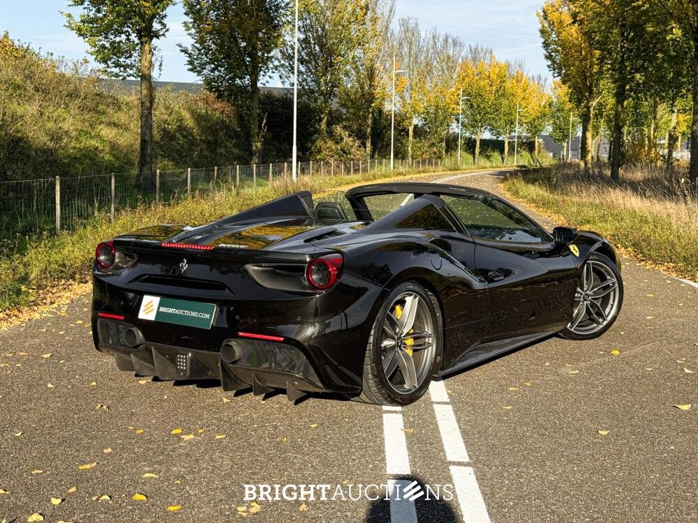 Ferrari 488 Spider HUGE 3.9 V8 - Full Carbon - 670hp - Dealer warranty until 05/2027