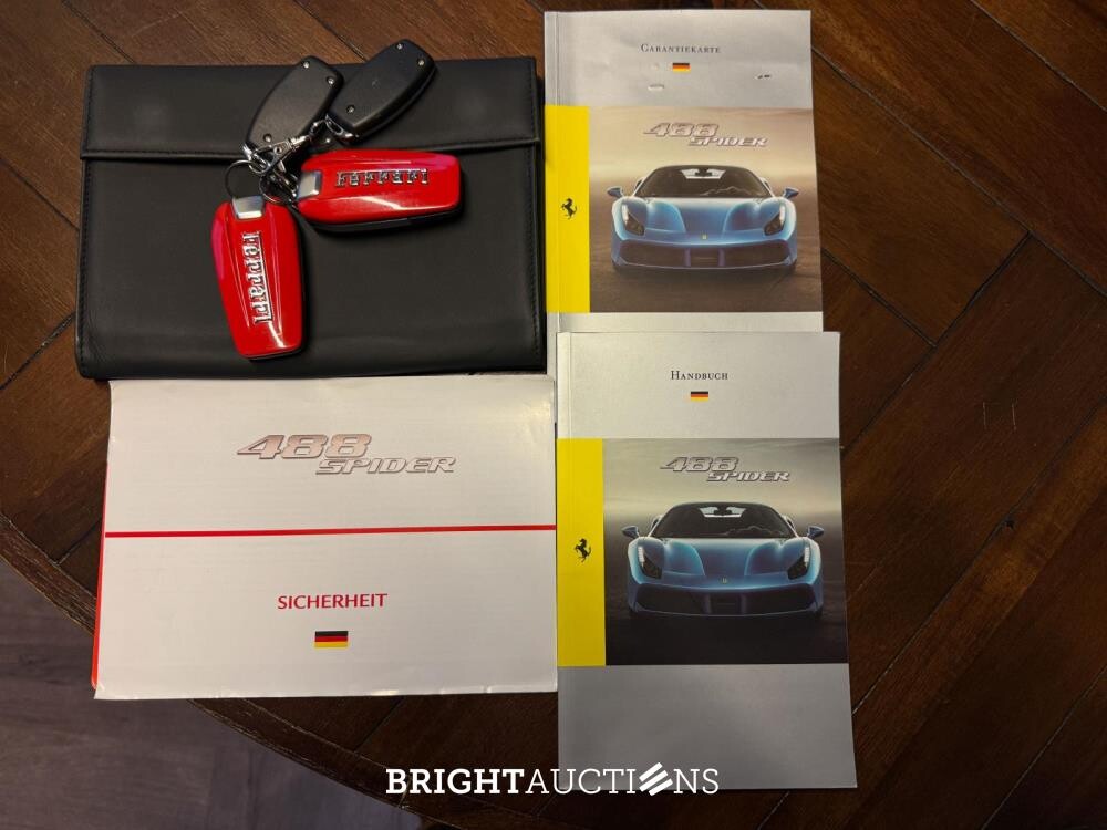 Ferrari 488 Spider HUGE 3.9 V8 - Full Carbon - 670hp - Dealer warranty until 05/2027