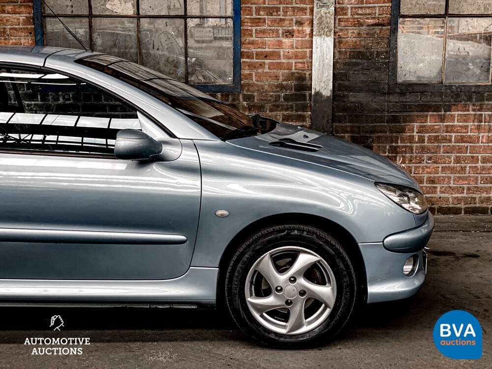 Peugeot 206 CC 2.0 136pk 2002 Cabriolet -Org. NL-, 65-JR-DG
