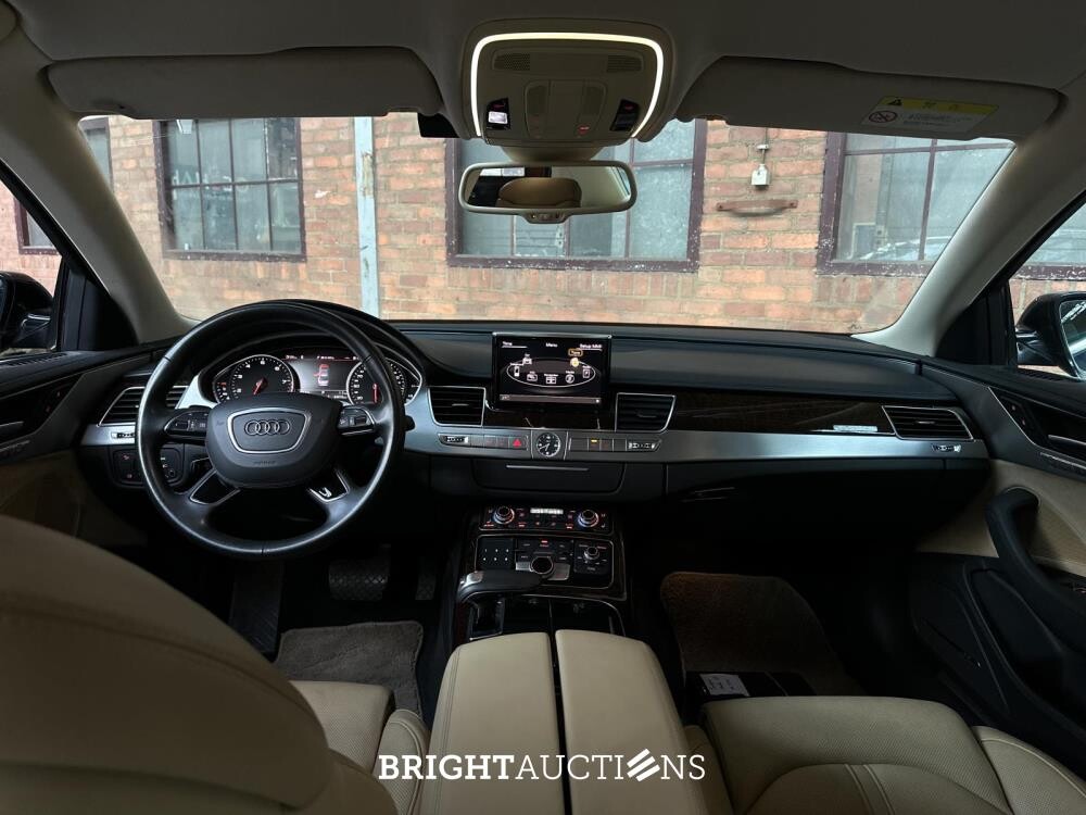 Audi A8 4.2 FSI Quattro V8 372hp 2011 (65,000 km)