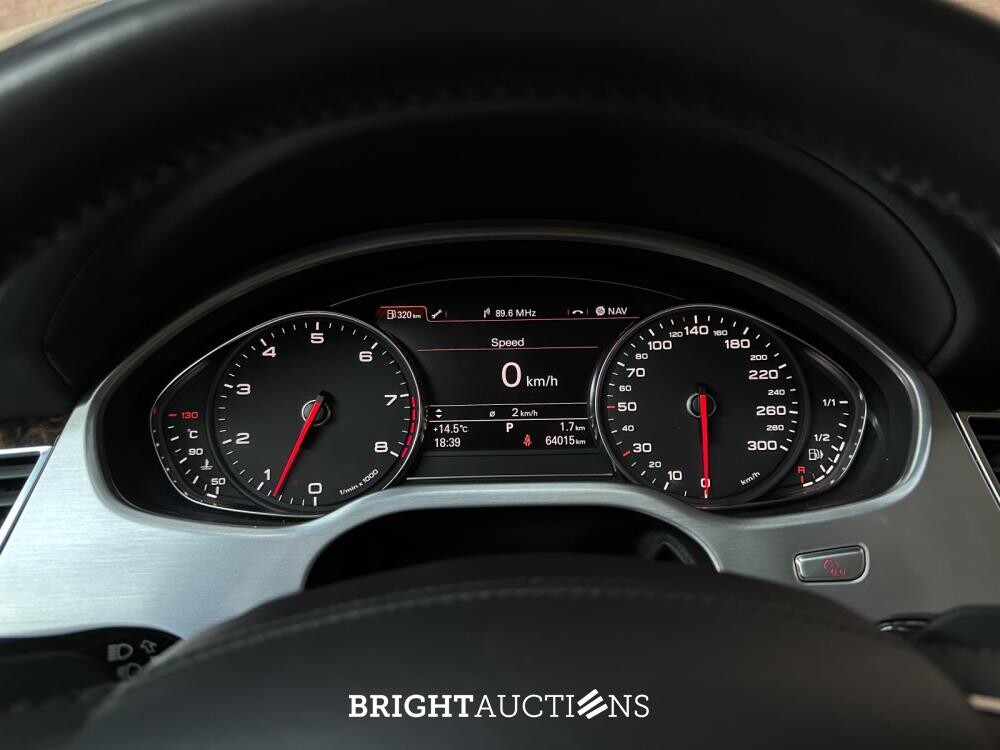 Audi A8 4.2 FSI Quattro V8 372hp 2011 (65,000 km)