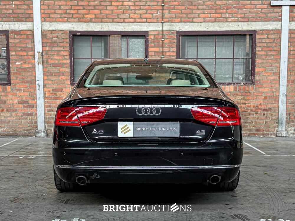 Audi A8 4.2 FSI Quattro V8 372hp 2011 (65,000 km)