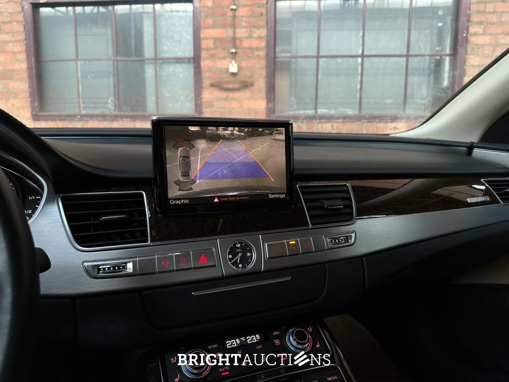 Audi A8 4.2 FSI Quattro V8 372hp 2011 (65,000 km)