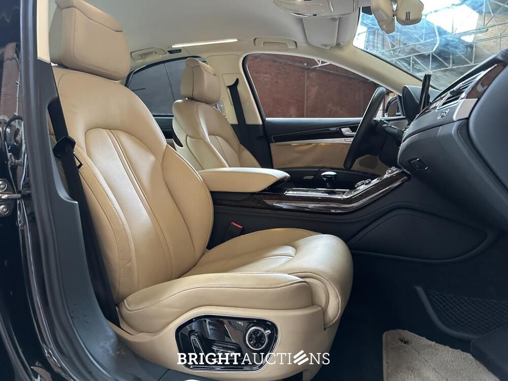 Audi A8 4.2 FSI Quattro V8 372hp 2011 (65,000 km)