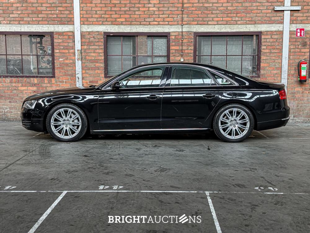 Audi A8 4.2 FSI Quattro V8 372hp 2011 (65,000 km)