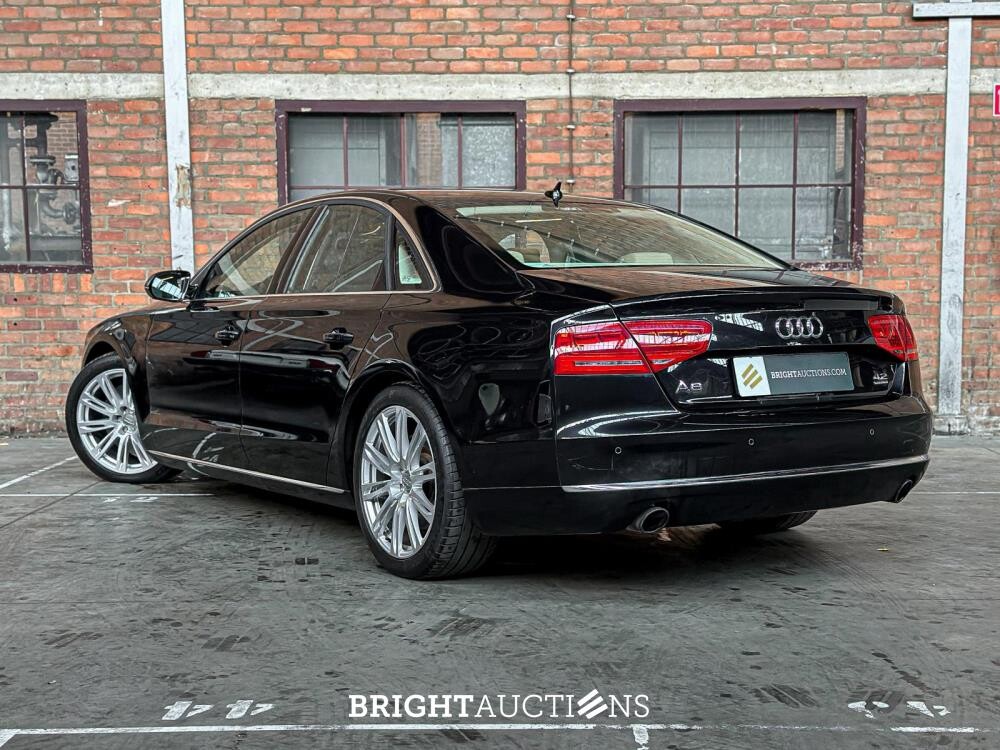 Audi A8 4.2 FSI Quattro V8 372hp 2011 (65,000 km)