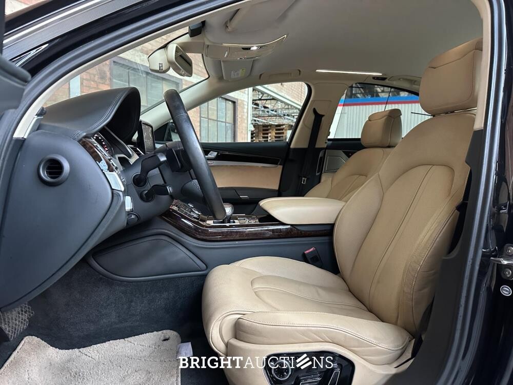 Audi A8 4.2 FSI Quattro V8 372hp 2011 (65,000 km)