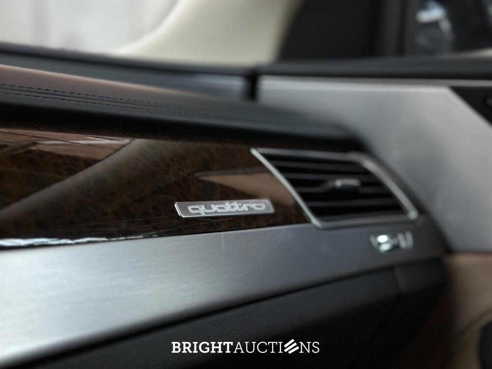 Audi A8 4.2 FSI Quattro V8 372hp 2011 (65,000 km)