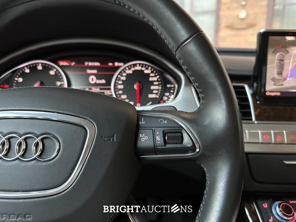 Audi A8 4.2 FSI Quattro V8 372hp 2011 (65,000 km)