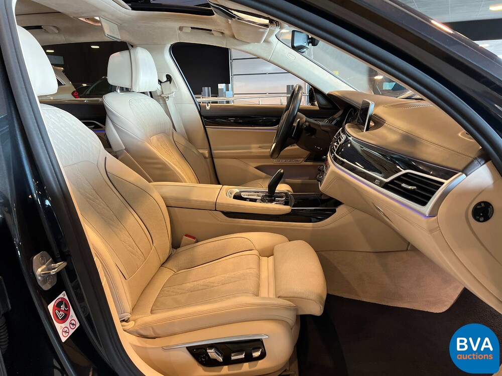 BMW M760Li xDrive M-Sport V12 7er LANG 609pk 2016 G12, L-128-BS.