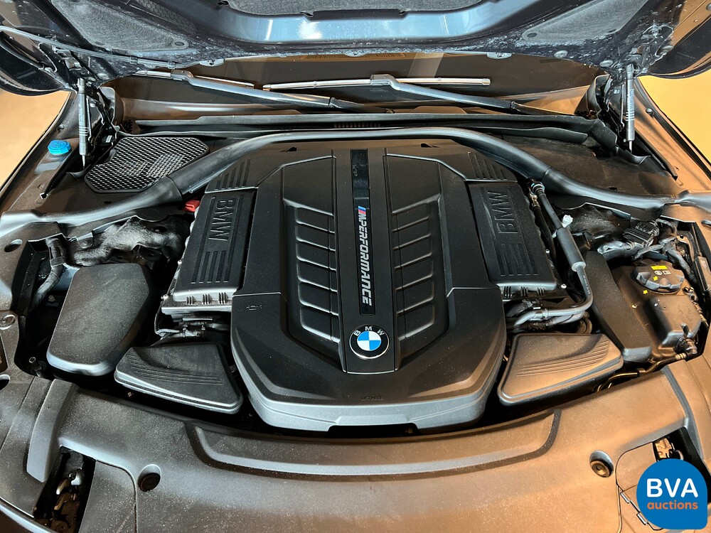 BMW M760Li xDrive M-Sport V12 7er LANG 609pk 2016 G12, L-128-BS.