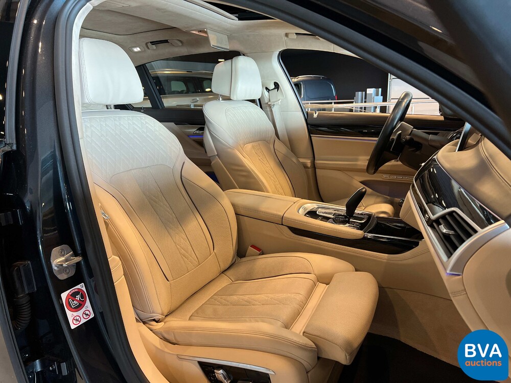 BMW M760Li xDrive M-Sport V12 7er LANG 609pk 2016 G12, L-128-BS.