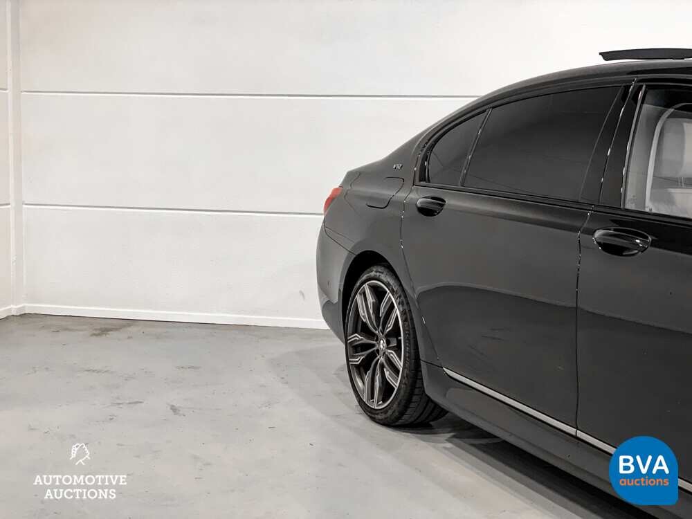 BMW M760Li xDrive M-Sport V12 7er LANG 609pk 2016 G12, L-128-BS.