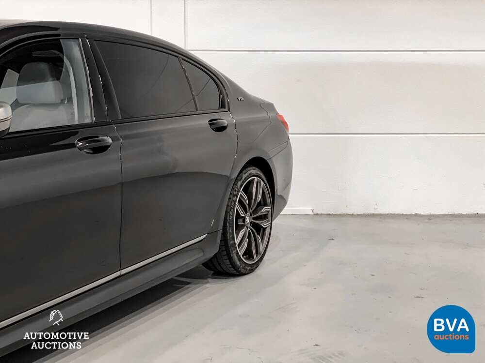 BMW M760Li xDrive M-Sport V12 7er LANG 609pk 2016 G12, L-128-BS.