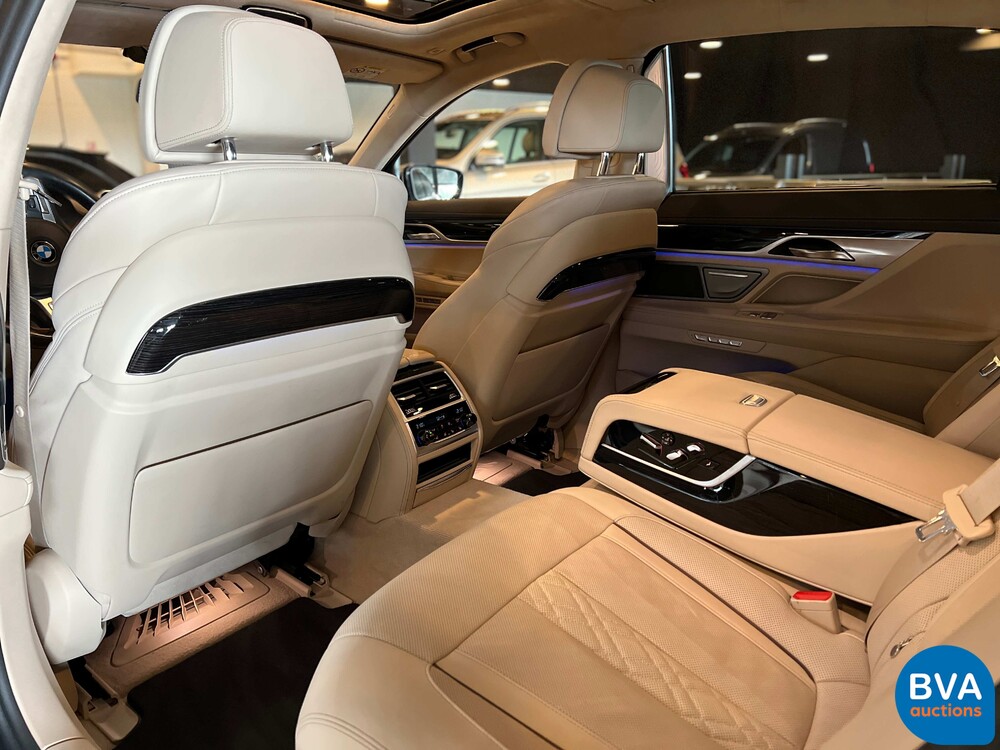 BMW M760Li xDrive M-Sport V12 7er LANG 609pk 2016 G12, L-128-BS.