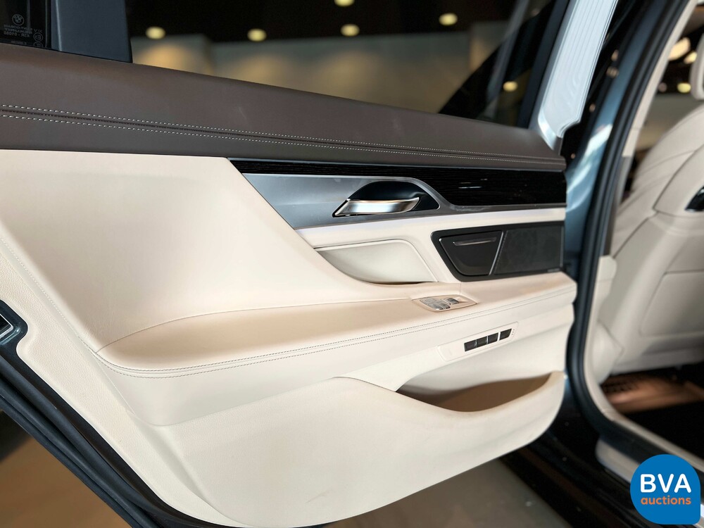 BMW M760Li xDrive M-Sport V12 7er LANG 609pk 2016 G12, L-128-BS.