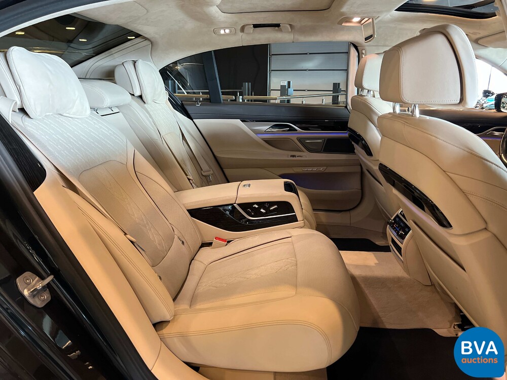 BMW M760Li xDrive M-Sport V12 7er LANG 609pk 2016 G12, L-128-BS.