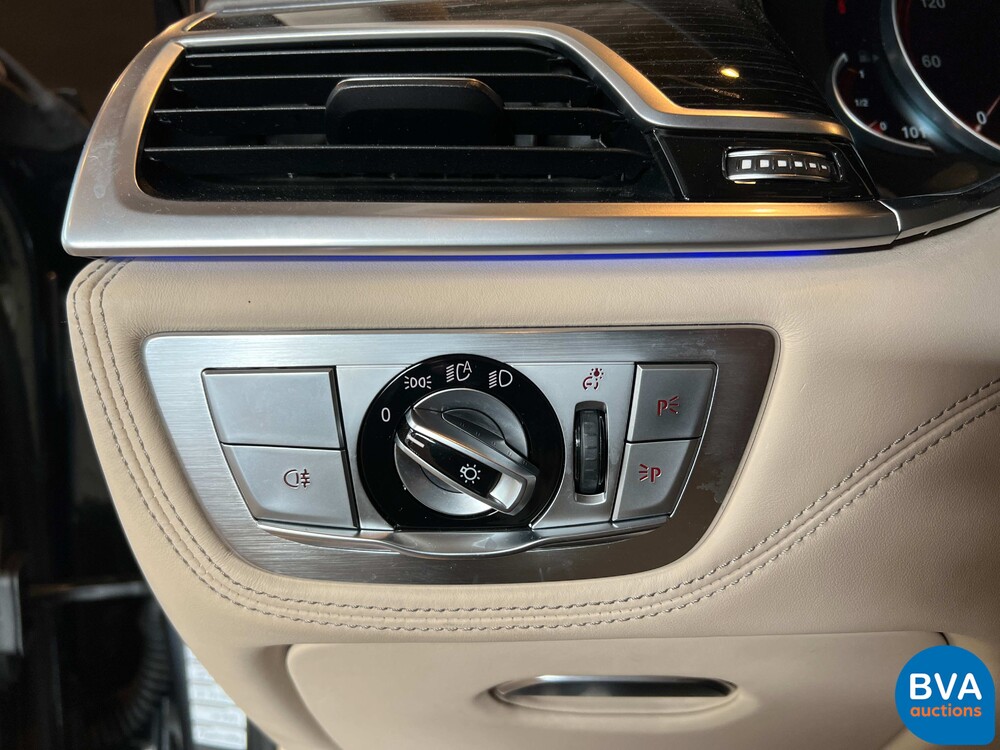 BMW M760Li xDrive M-Sport V12 7er LANG 609pk 2016 G12, L-128-BS.