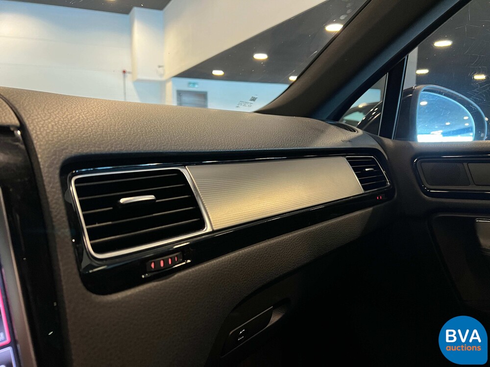 Volkswagen Touareg 4.2 V8 TDI R-line 340pk 2011, JT-349-P