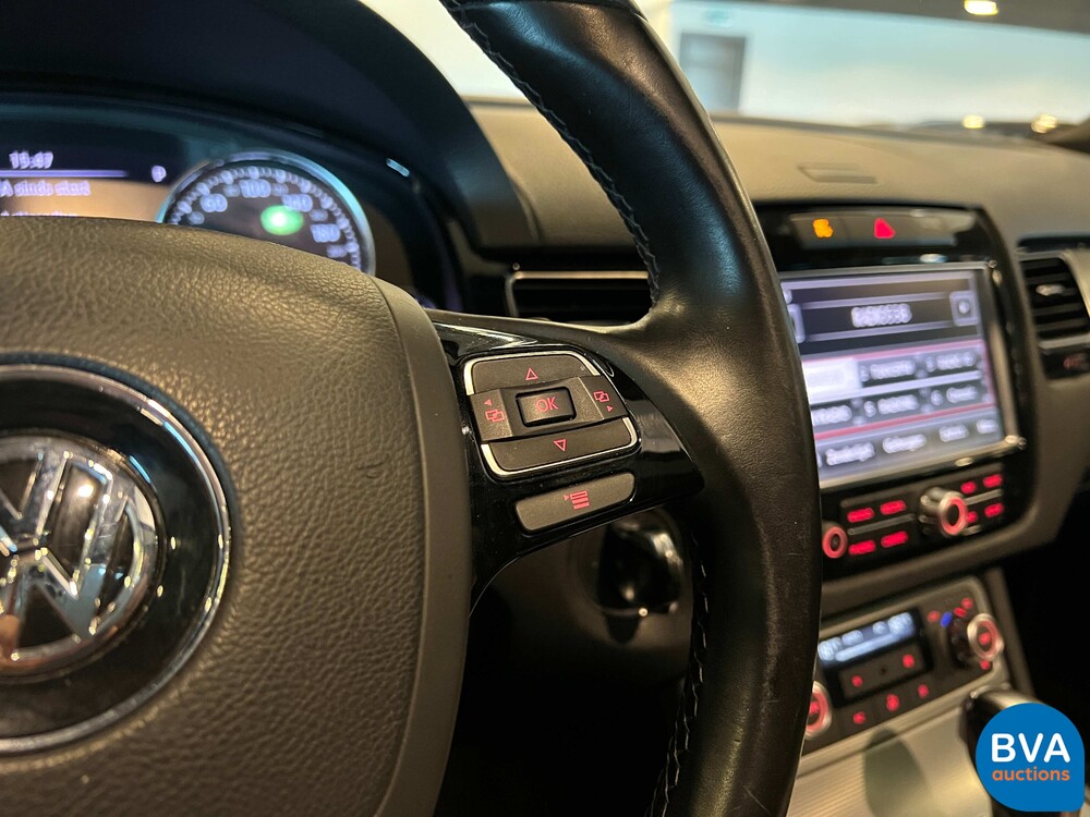 Volkswagen Touareg 4.2 V8 TDI R-line 340pk 2011, JT-349-P