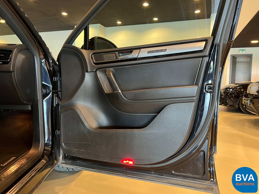 Volkswagen Touareg 4.2 V8 TDI R-line 340pk 2011, JT-349-P