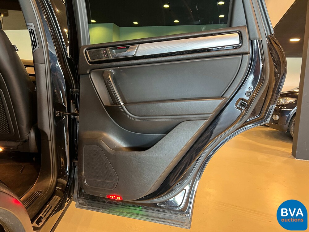 Volkswagen Touareg 4.2 V8 TDI R-line 340pk 2011, JT-349-P