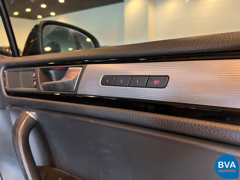 Volkswagen Touareg 4.2 V8 TDI R-line 340pk 2011, JT-349-P