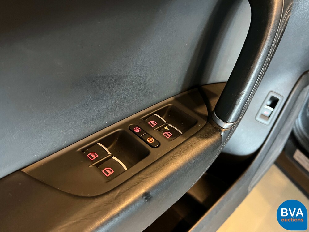 Volkswagen Touareg 4.2 V8 TDI R-line 340pk 2011, JT-349-P