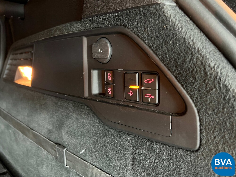 Volkswagen Touareg 4.2 V8 TDI R-line 340pk 2011, JT-349-P