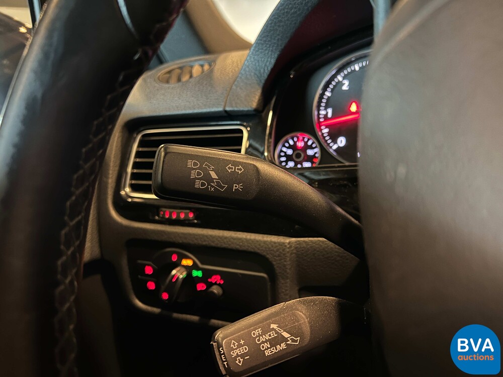 Volkswagen Touareg 4.2 V8 TDI R-line 340pk 2011, JT-349-P