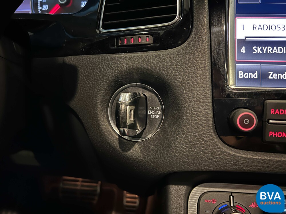 Volkswagen Touareg 4.2 V8 TDI R-line 340pk 2011, JT-349-P