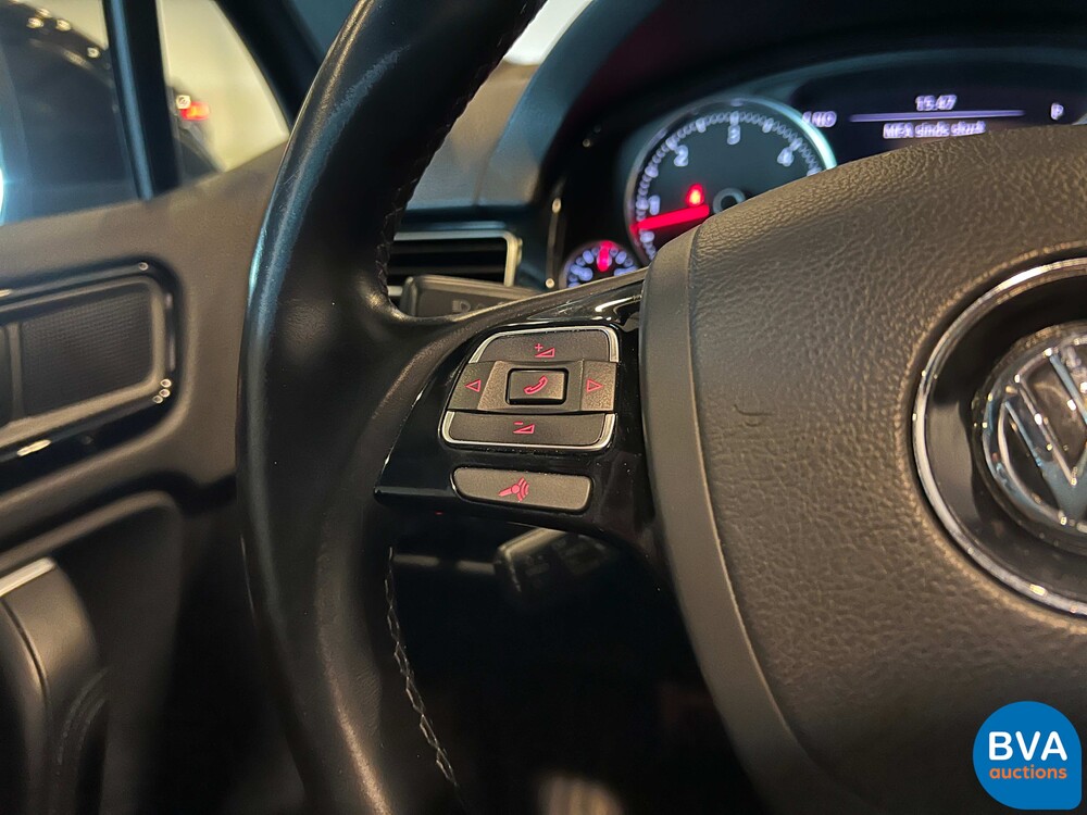 Volkswagen Touareg 4.2 V8 TDI R-line 340pk 2011, JT-349-P