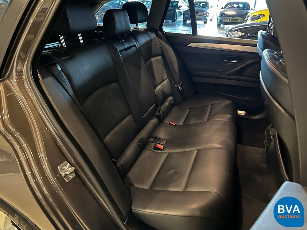 BMW 530i High Executive Touring 5-serie 272pk 2012, 7-SJV-26