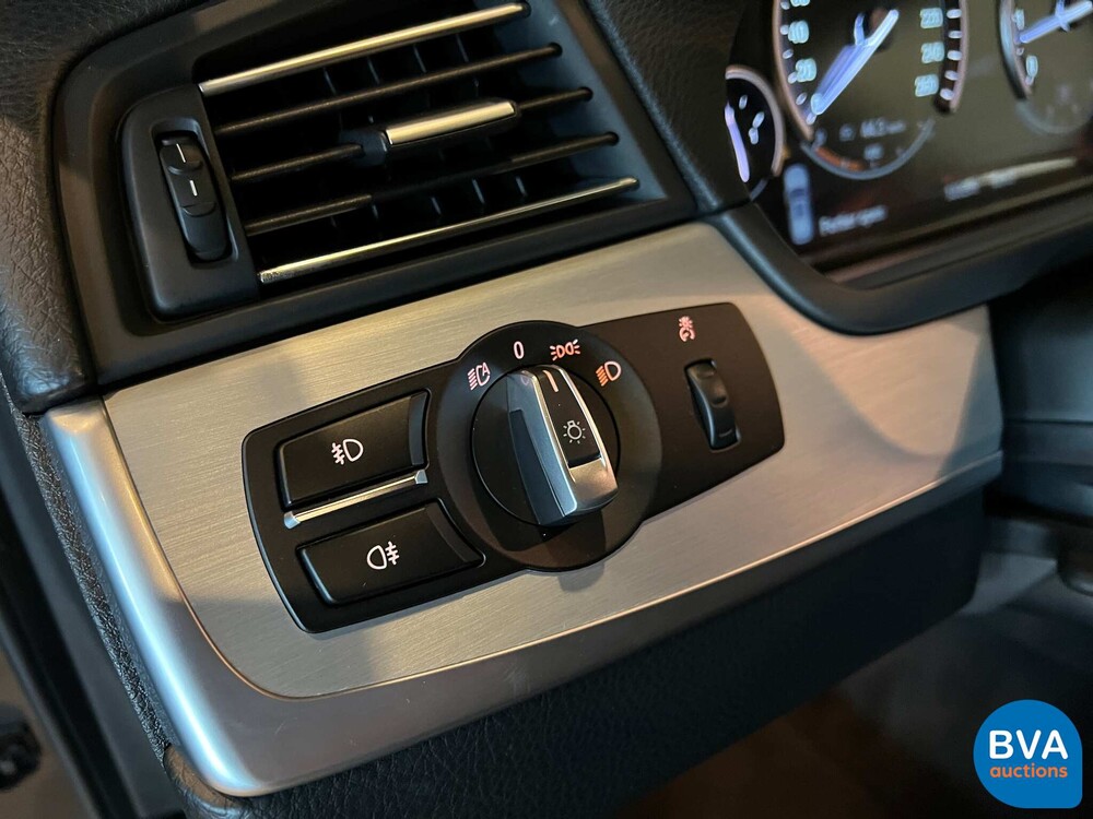 BMW 530i High Executive Touring 5-serie 272pk 2012, 7-SJV-26