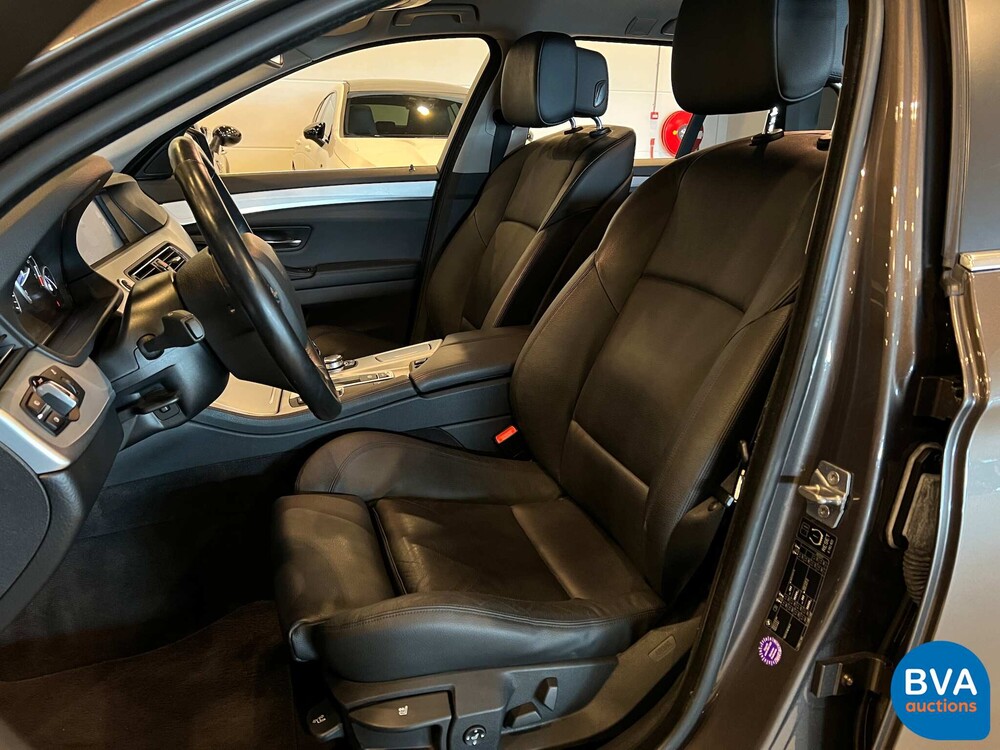 BMW 530i High Executive Touring 5-serie 272pk 2012, 7-SJV-26