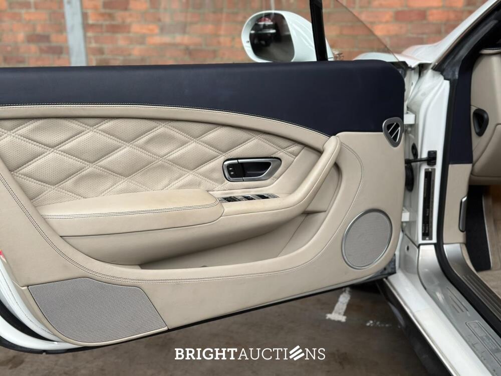 Bentley Continental GT 6.0 W12 575hp 2012 -Facelift- (49,000 km)