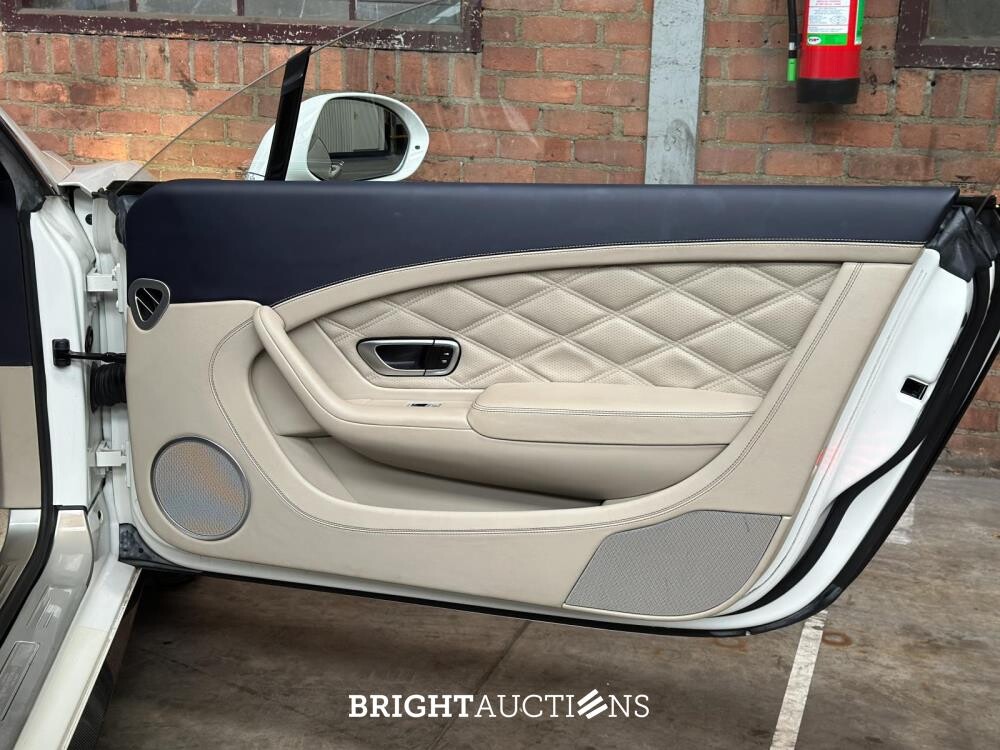 Bentley Continental GT 6.0 W12 575hp 2012 -Facelift- (49,000 km)