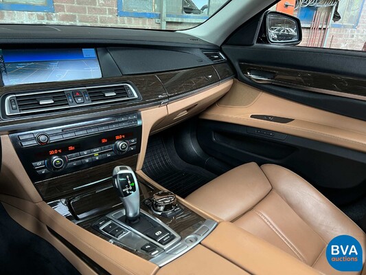 BMW 750i High Executive F04 4.4 V8 7er Serie 407 PS 2009.